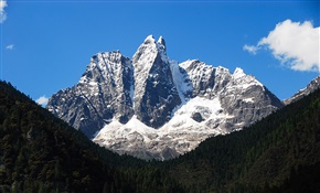 山之奇峰