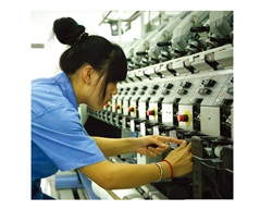 《丝织女工》