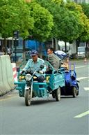 人拉人车拖车