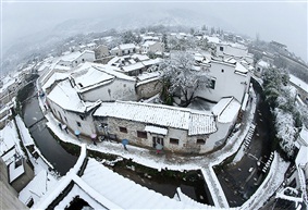 《瑞雪降查济》