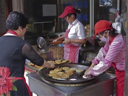 南翔老街糯米草头饼