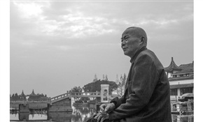 《生活在古镇》