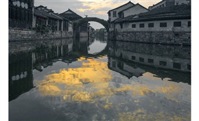 《水乡行者》