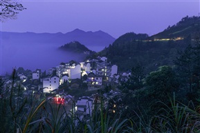 山村拂晓