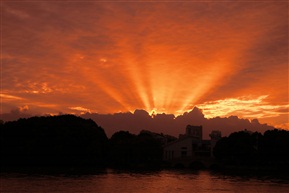 霞光万丈