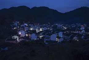 山村夜色