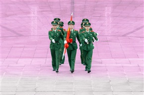 《旗手》