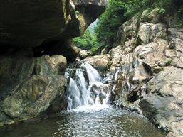 天台山溪水