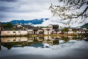 雨雾宏村