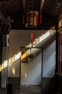 一缕暖阳入窗来