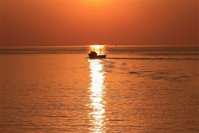 海上日出