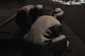 风雪夜的塑像