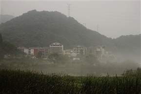 雾罩山城