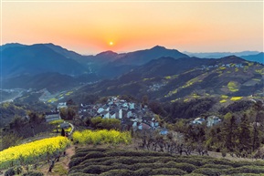 夕阳下的山村