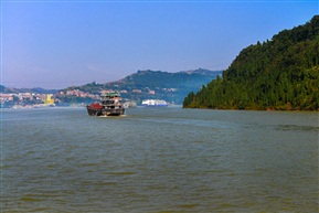 江水东流