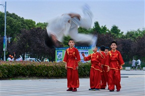 《示范》