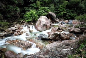 黄山翡翠谷流水