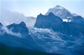 雪山峰