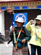 “偷拍”