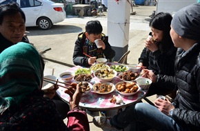 节日家庭午餐