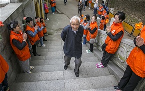 闯入者