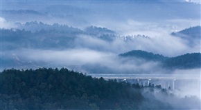 《雾缠山村》