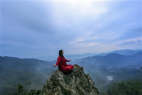 仙山禅坐 
