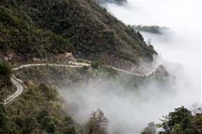 蜿蜒山路