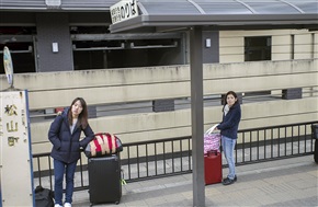 日本市井--有轨电车站台