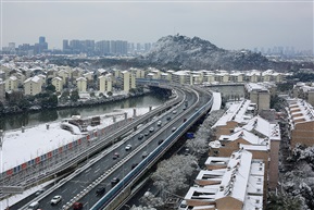  《昆山初雪》