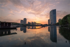 夕阳下的新城