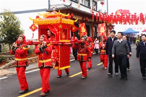 山村迎亲队