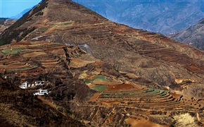 云南三月行之八十二《东川落霞沟山村》