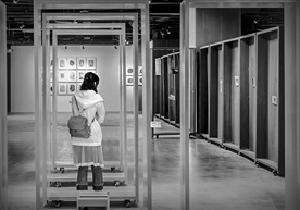 踏进展厅