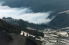 云南三月行之七十六《元阳多依树山村一景》