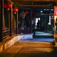 《古镇老街夜色》