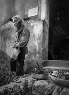 古宅老妪
