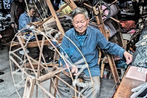 “纺纱织布”