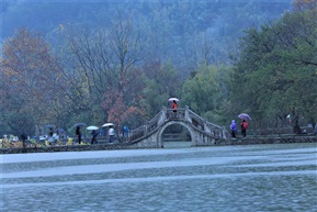 雨中宏村1