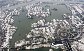 《家住水中央》