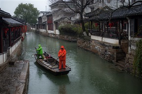 雨中保洁