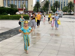 《演出归来》