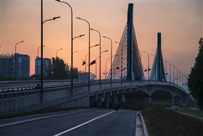 迎接日出的昆太路桥