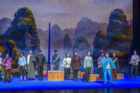 《帆过漓江天地红》 9