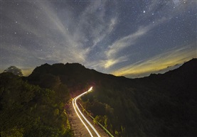 石潭北山岭之夜景》