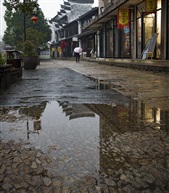《雨中江南》