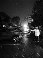 雪夜护学岗