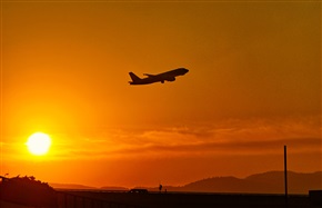 遨游太空